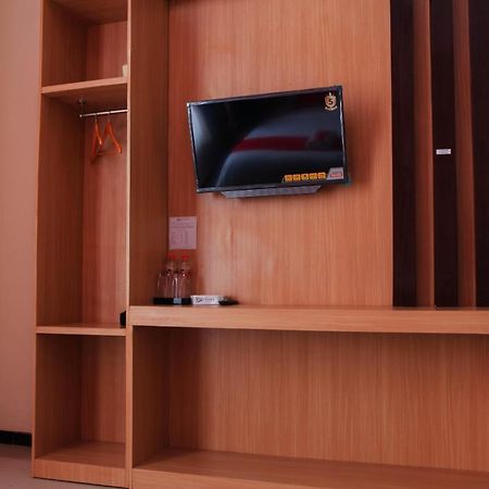 D'Shario Hotel Kepanjen Malang Exterior foto